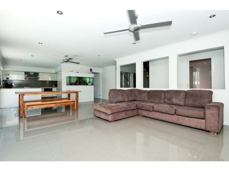 24 McIlwraith Avenue, Sorrento QLD 4217