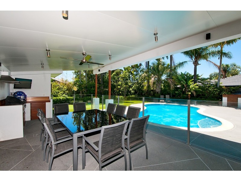 24 McIlwraith Avenue, Sorrento QLD 4217