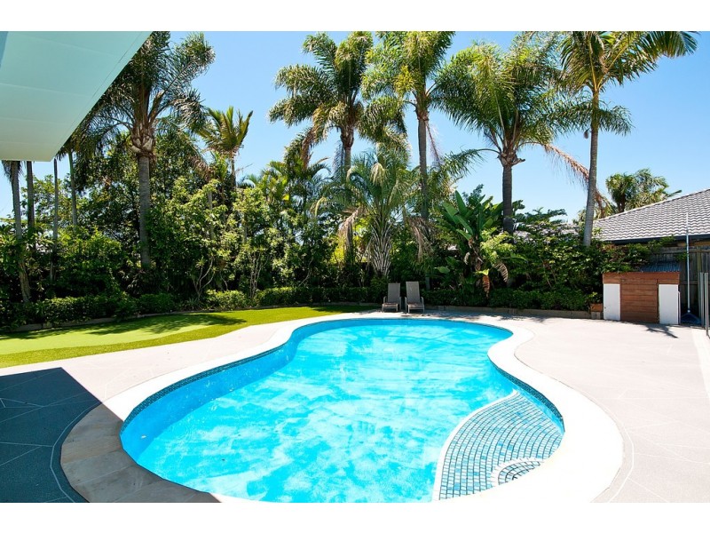 24 McIlwraith Avenue, Sorrento QLD 4217