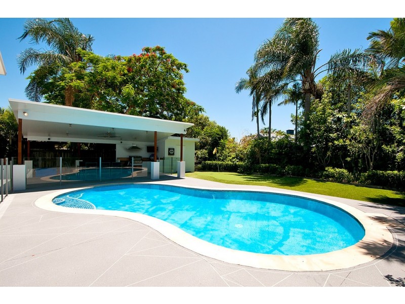 24 McIlwraith Avenue, Sorrento QLD 4217