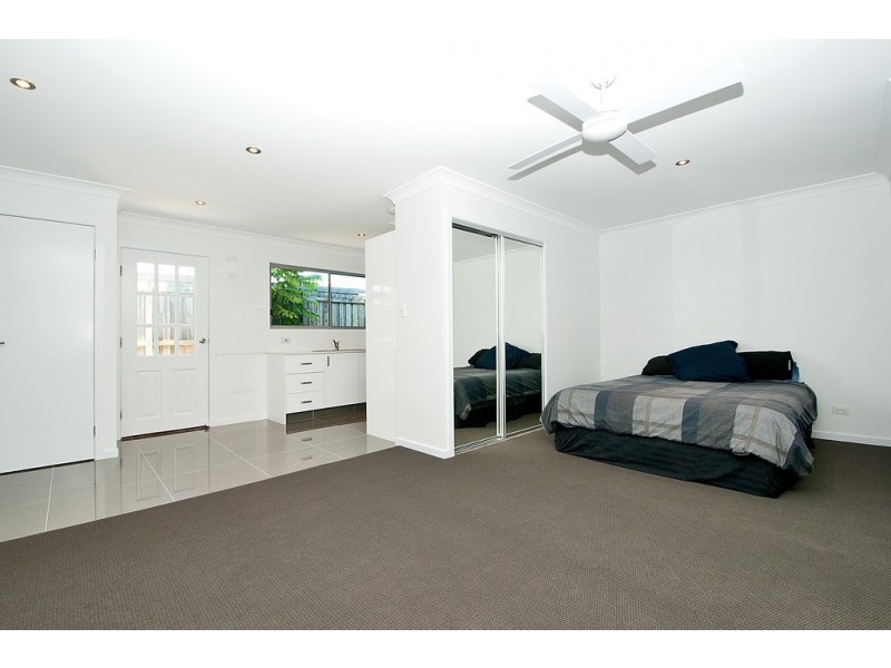 24 McIlwraith Avenue, Sorrento QLD 4217