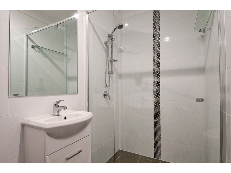 24 McIlwraith Avenue, Sorrento QLD 4217