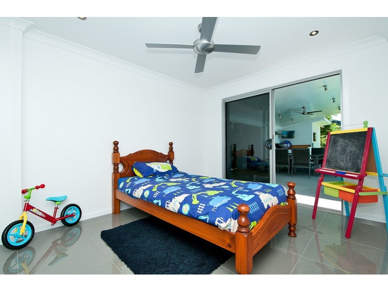 24 McIlwraith Avenue, Sorrento QLD 4217