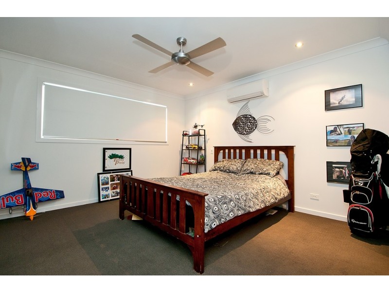 24 McIlwraith Avenue, Sorrento QLD 4217