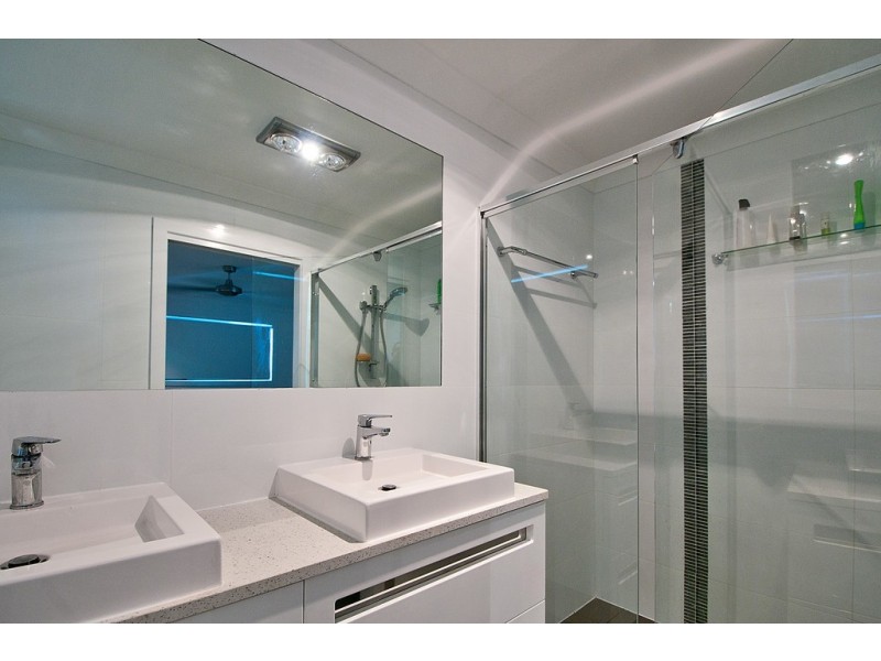 24 McIlwraith Avenue, Sorrento QLD 4217