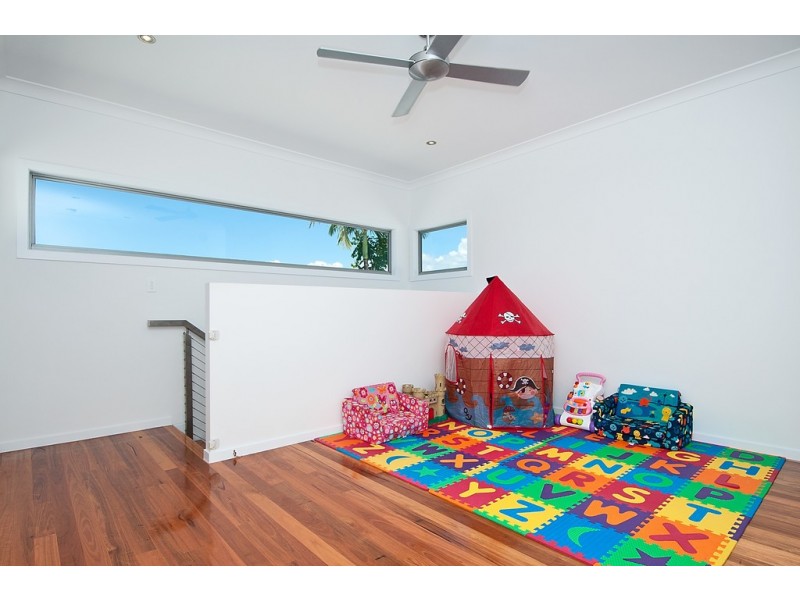 24 McIlwraith Avenue, Sorrento QLD 4217