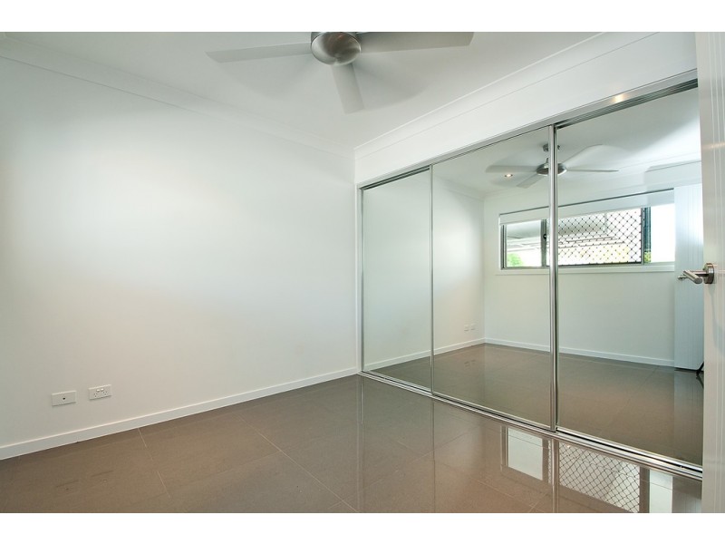 24 McIlwraith Avenue, Sorrento QLD 4217