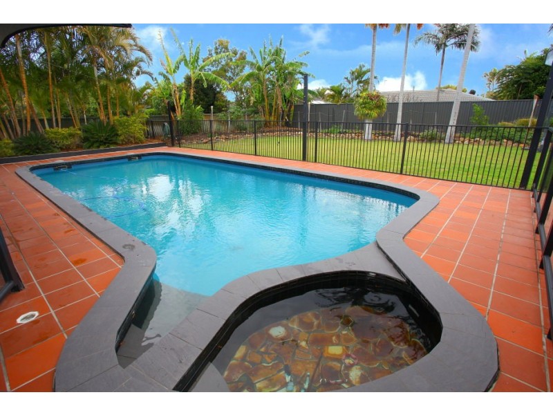 5 Mcilwraith Avenue, Sorrento QLD 4217