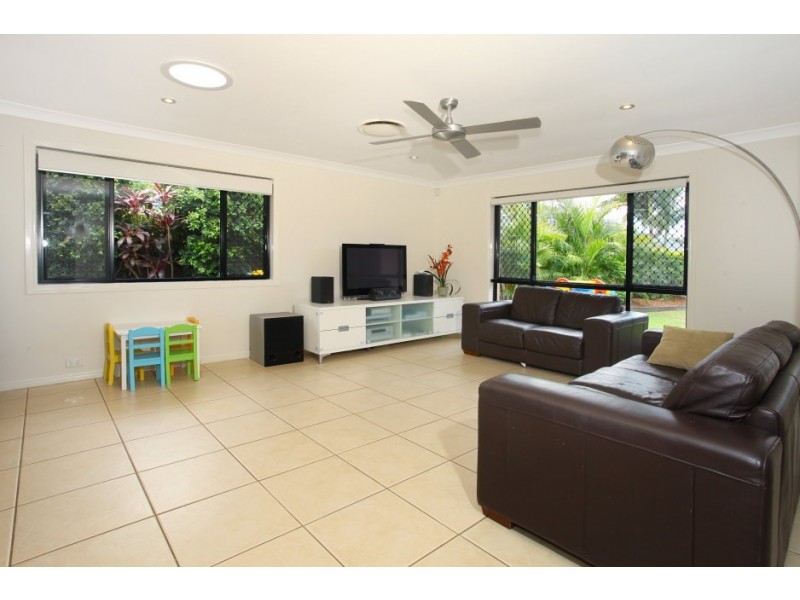 5 Mcilwraith Avenue, Sorrento QLD 4217