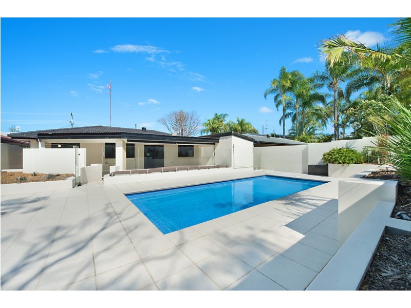 6 Tiwi Street, Sorrento QLD 4217