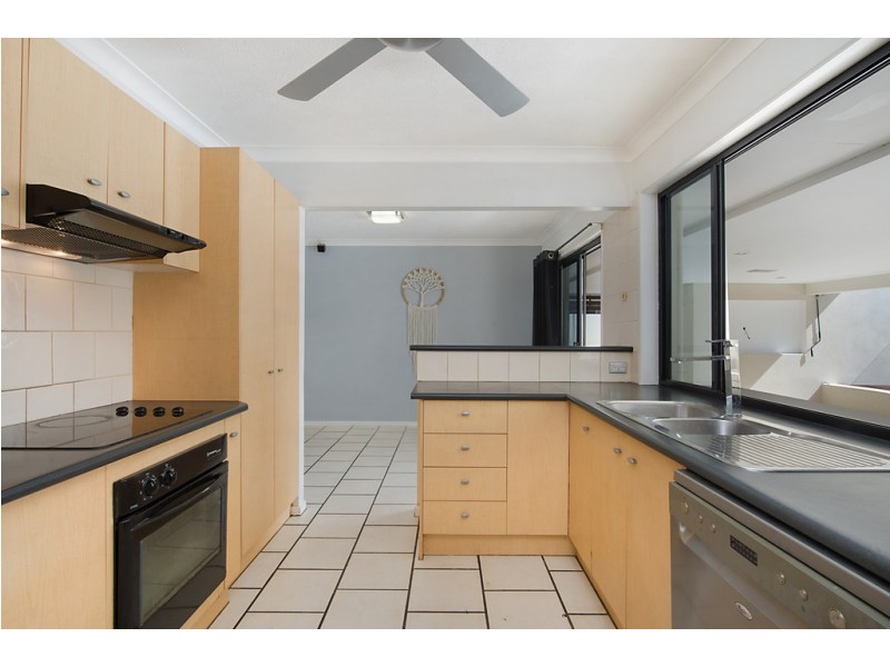 6 Tiwi Street, Sorrento QLD 4217