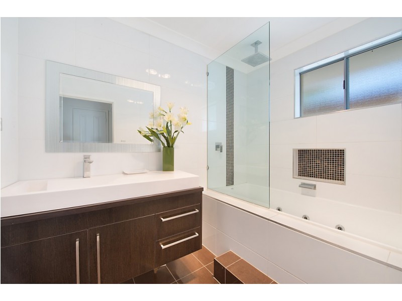 6 Tiwi Street, Sorrento QLD 4217