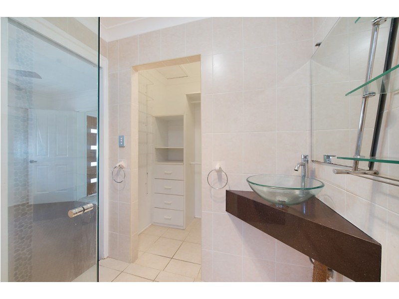 6 Tiwi Street, Sorrento QLD 4217