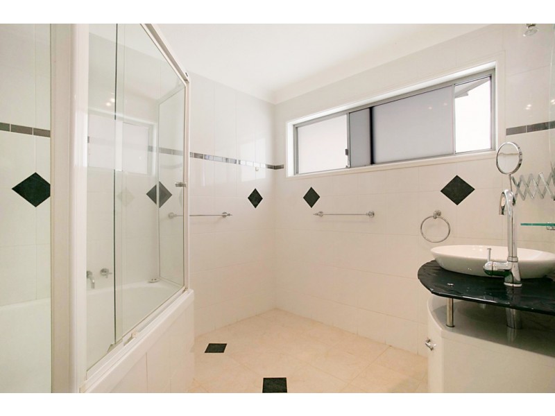 67 Boomerang Crescent, Sorrento QLD 4217