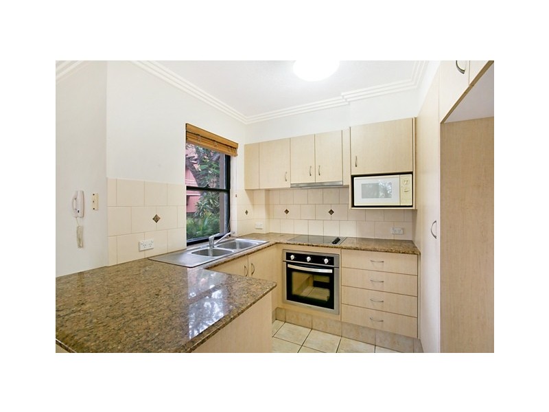 2/22 First Ave, Broadbeach QLD 4218