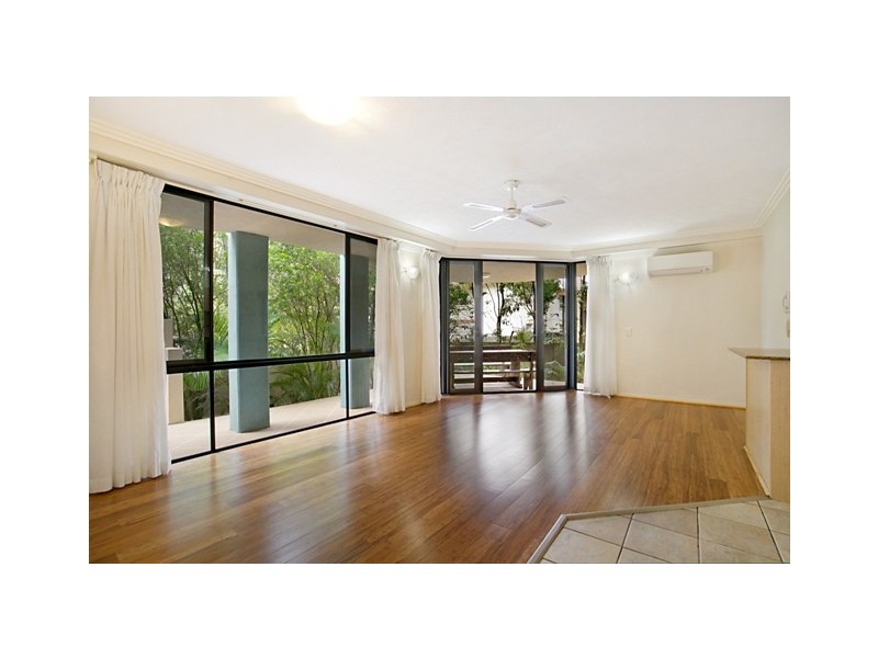2/22 First Ave, Broadbeach QLD 4218