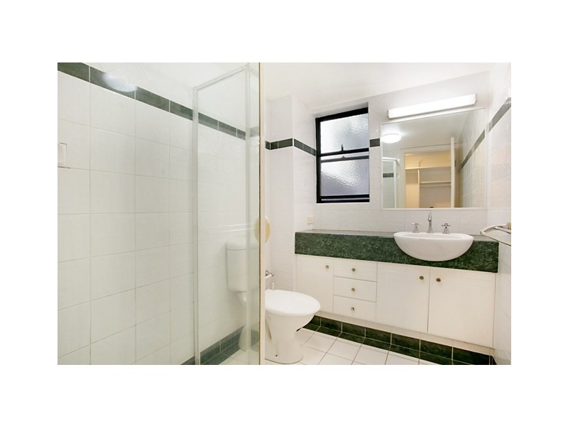 2/22 First Ave, Broadbeach QLD 4218