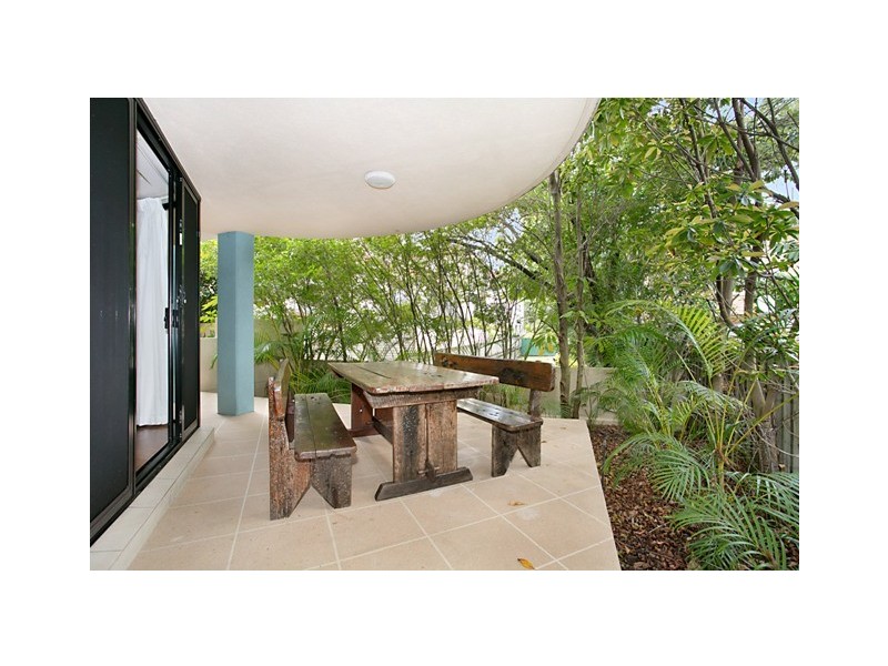 2/22 First Ave, Broadbeach QLD 4218