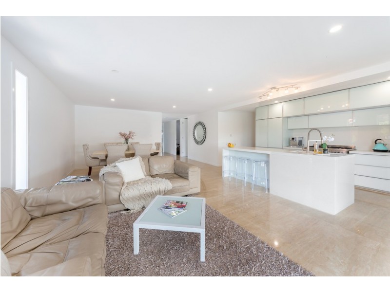 12 Claymore Crescent, Sorrento QLD 4217