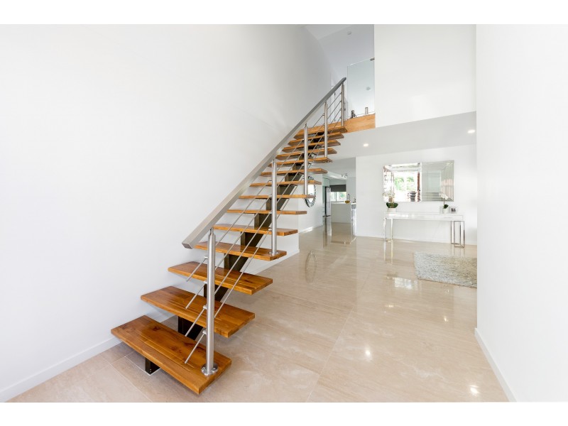 12 Claymore Crescent, Sorrento QLD 4217