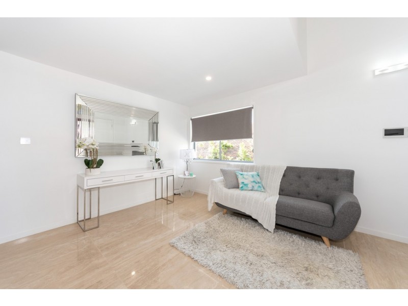 12 Claymore Crescent, Sorrento QLD 4217