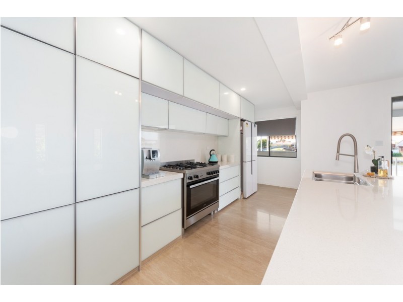 12 Claymore Crescent, Sorrento QLD 4217