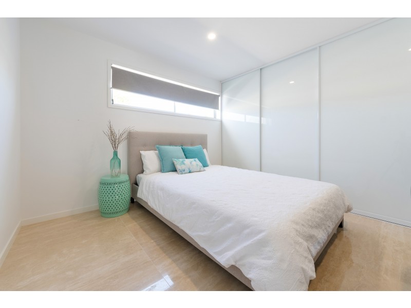 12 Claymore Crescent, Sorrento QLD 4217
