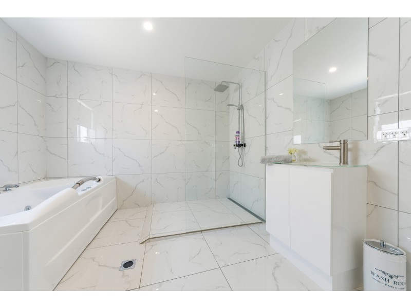 12 Claymore Crescent, Sorrento QLD 4217