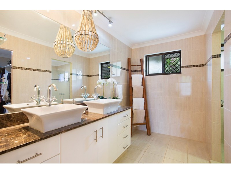 6 Tain Court, Sorrento QLD 4217