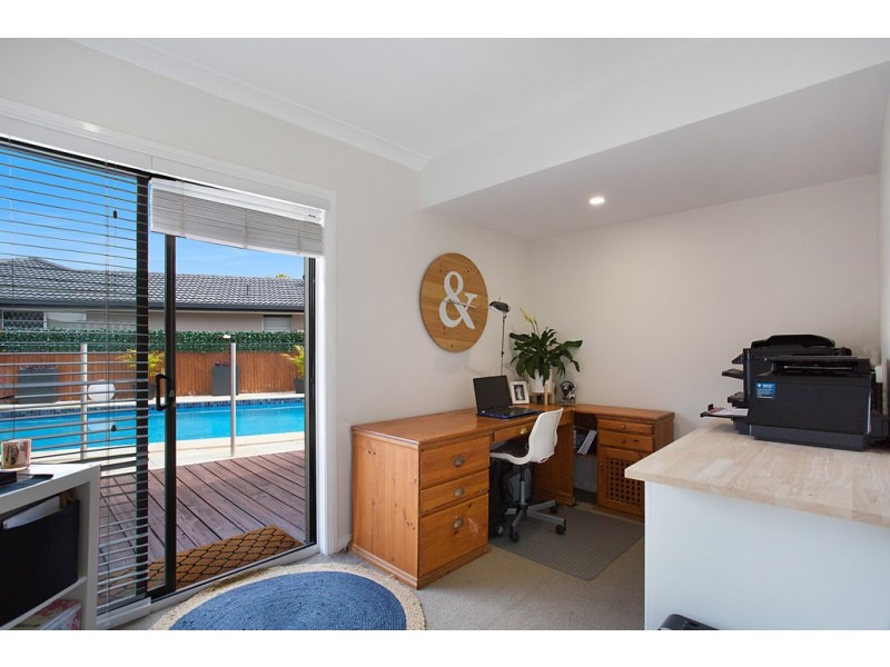 6 Tain Court, Sorrento QLD 4217