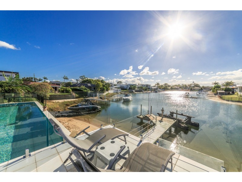 9 Andrea Avenue, Broadbeach Waters QLD 4218