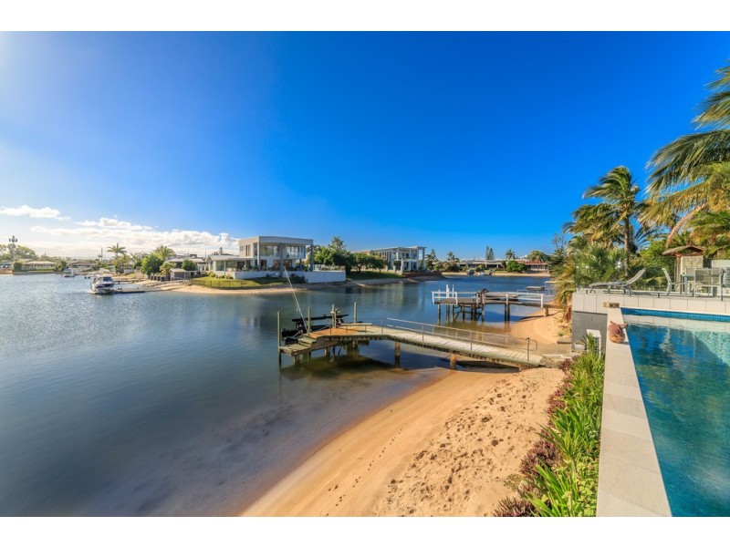 9 Andrea Avenue, Broadbeach Waters QLD 4218