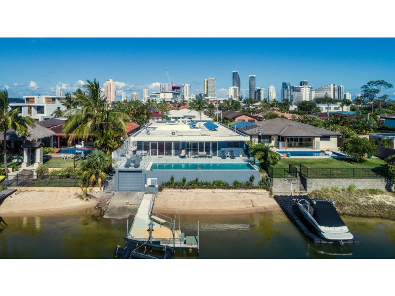 9 Andrea Avenue, Broadbeach Waters QLD 4218