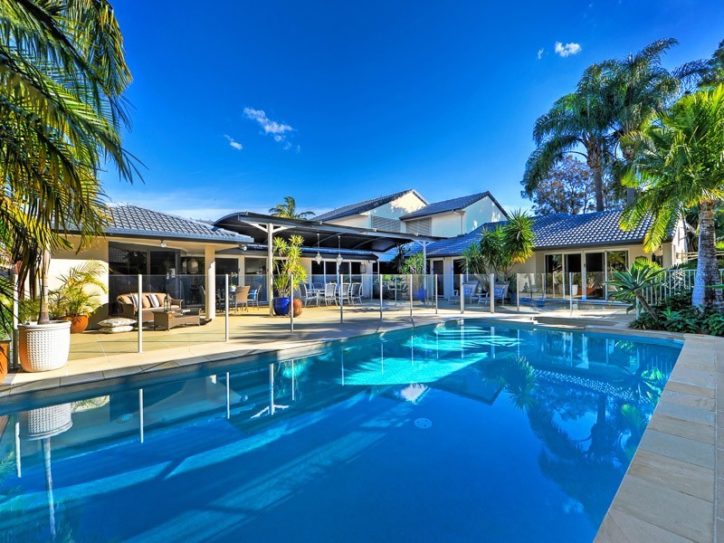 4 St Raphael Terrace, Sorrento QLD 4217