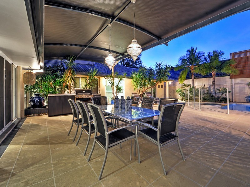 4 St Raphael Terrace, Sorrento QLD 4217