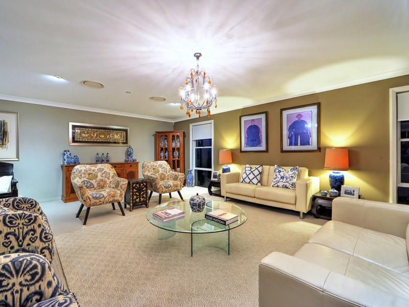 4 St Raphael Terrace, Sorrento QLD 4217