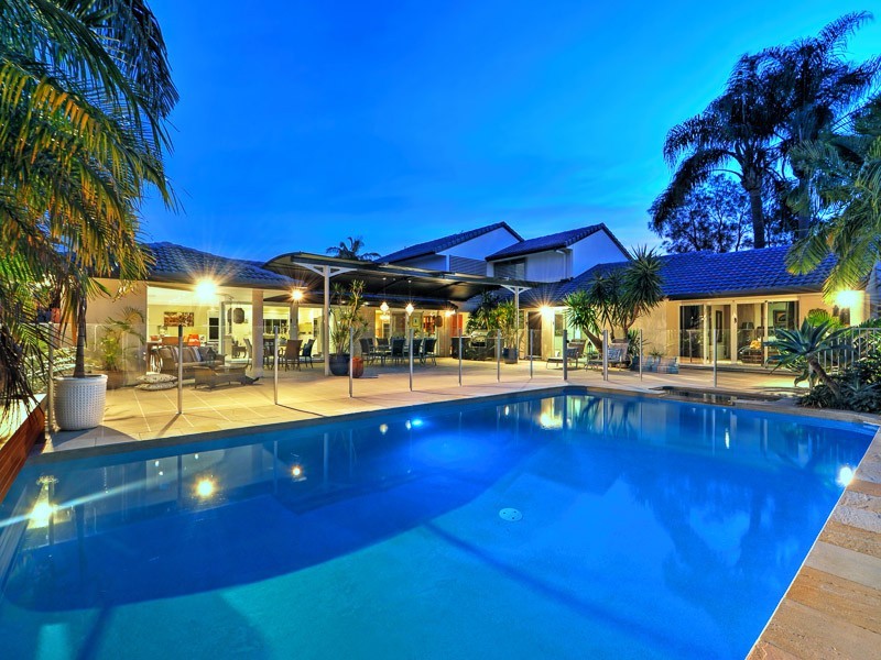 4 St Raphael Terrace, Sorrento QLD 4217