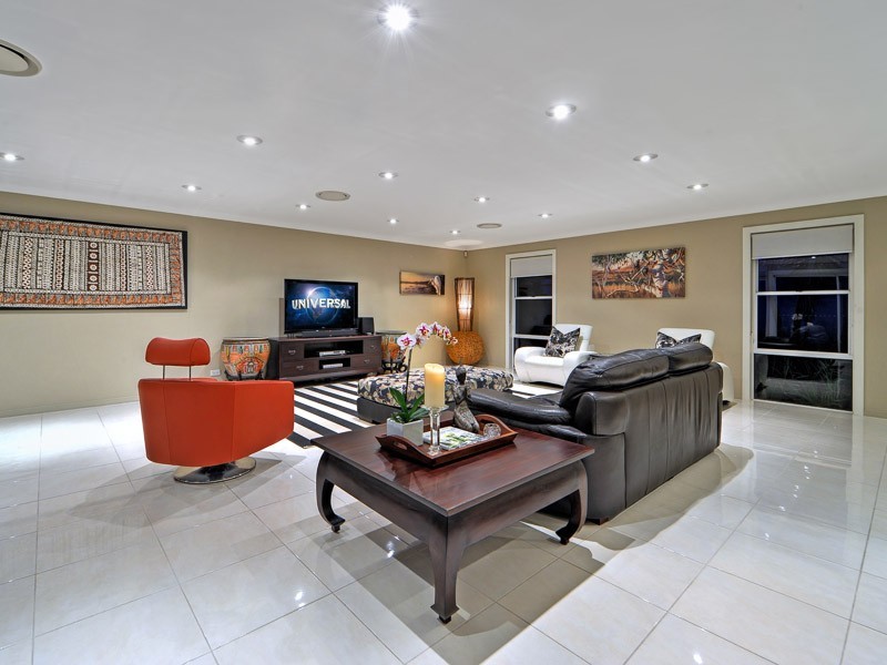 4 St Raphael Terrace, Sorrento QLD 4217