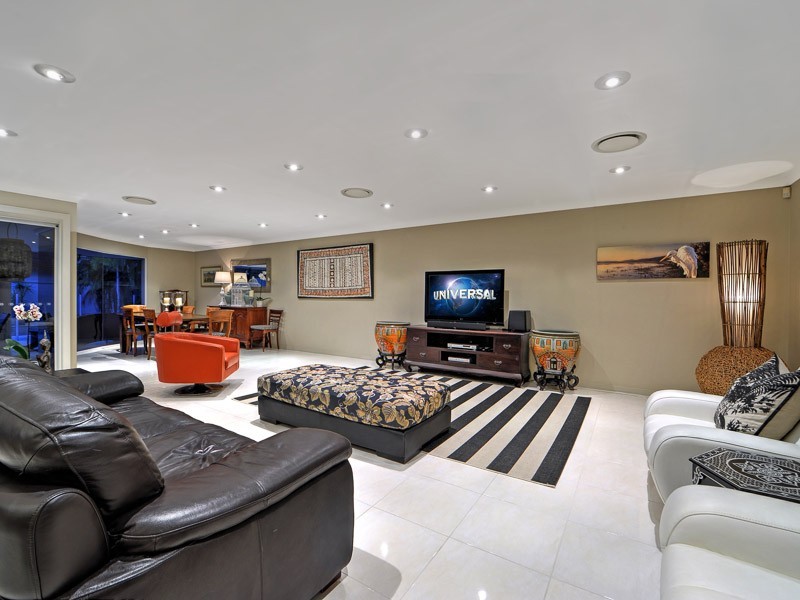 4 St Raphael Terrace, Sorrento QLD 4217