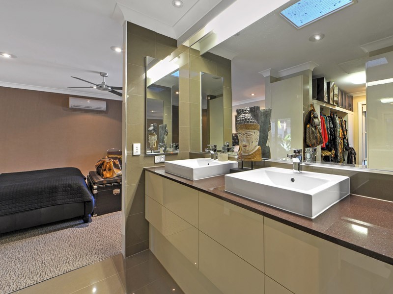 4 St Raphael Terrace, Sorrento QLD 4217