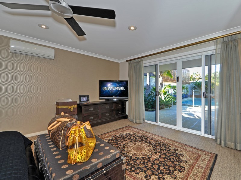 4 St Raphael Terrace, Sorrento QLD 4217