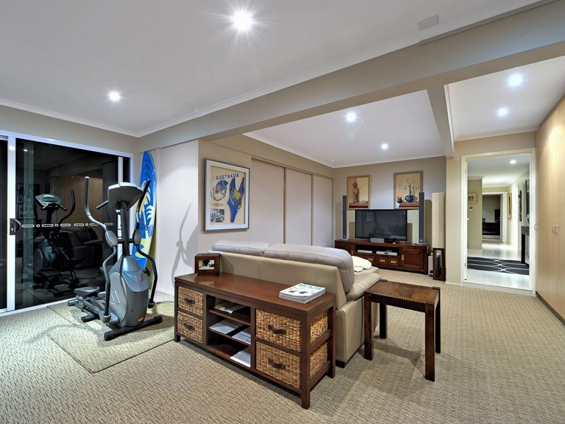 4 St Raphael Terrace, Sorrento QLD 4217