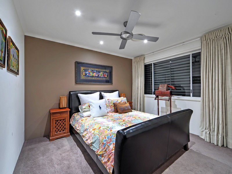 4 St Raphael Terrace, Sorrento QLD 4217