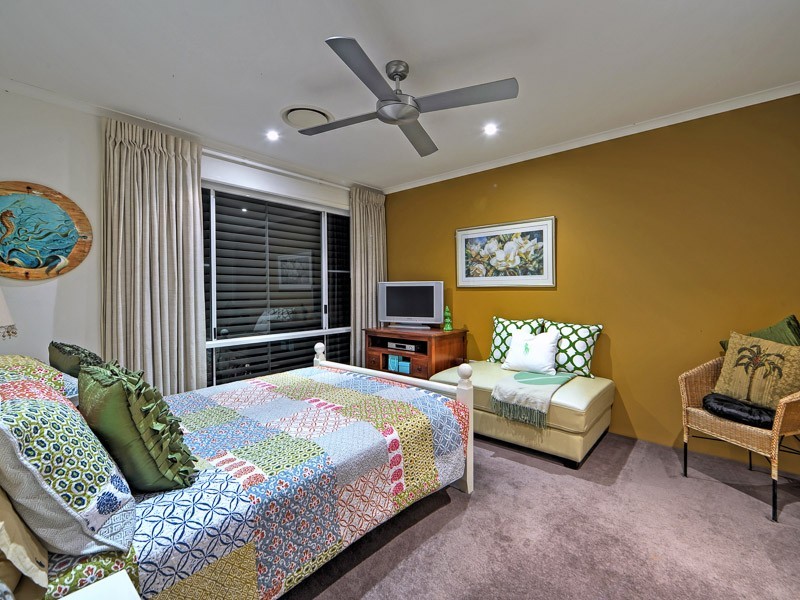 4 St Raphael Terrace, Sorrento QLD 4217