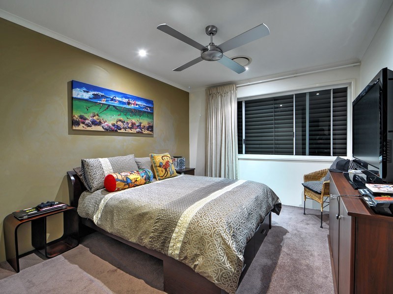 4 St Raphael Terrace, Sorrento QLD 4217