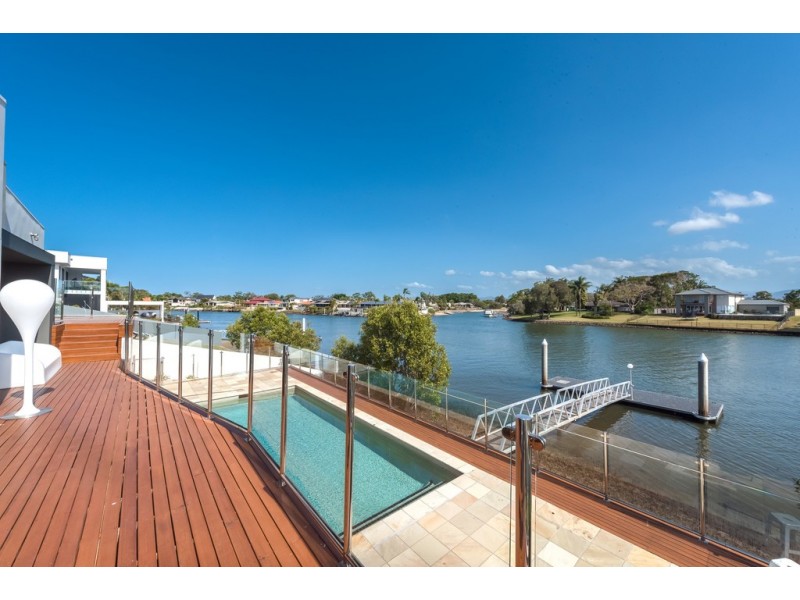 113 Sir Bruce Small Boulevard, Benowa Waters QLD 4217