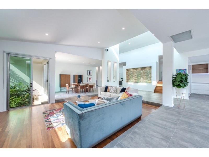 113 Sir Bruce Small Boulevard, Benowa Waters QLD 4217