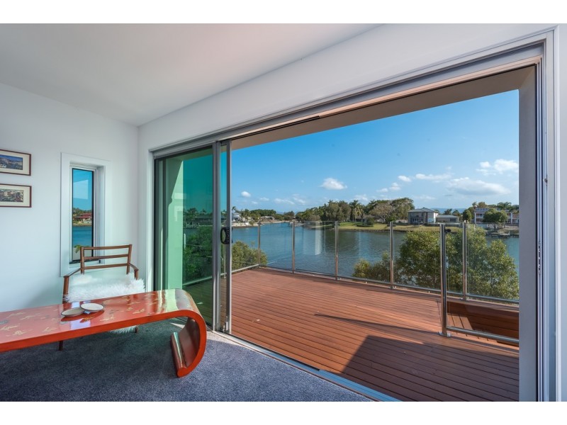 113 Sir Bruce Small Boulevard, Benowa Waters QLD 4217