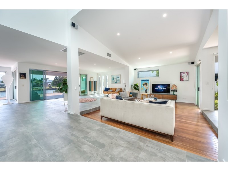 113 Sir Bruce Small Boulevard, Benowa Waters QLD 4217