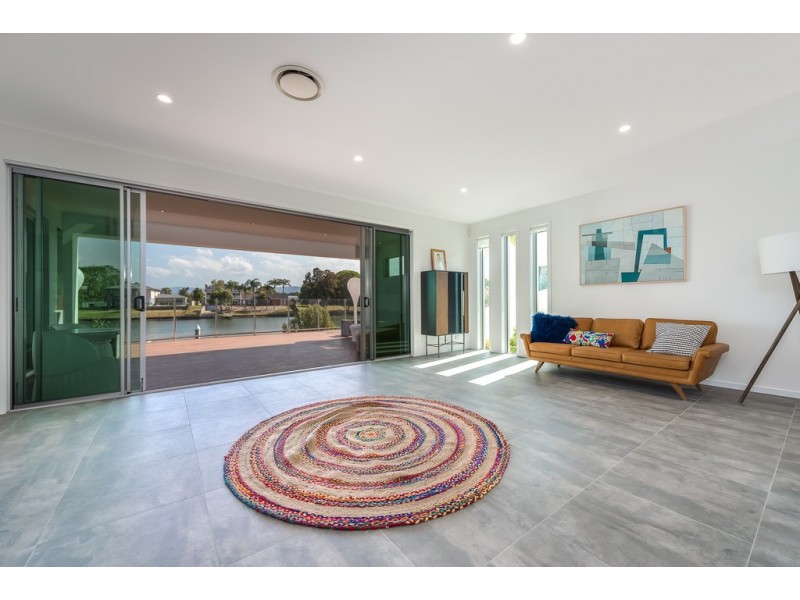 113 Sir Bruce Small Boulevard, Benowa Waters QLD 4217